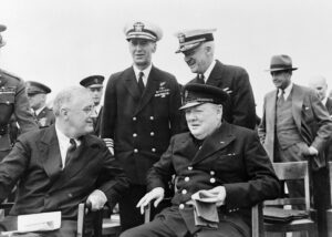 大西洋上で会談するルーズベルト大統領とチャーチル首相（１９４１年８月１０日）